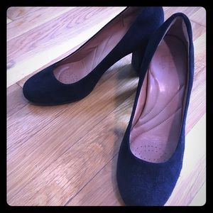 Clark Indigo brand black suede heels